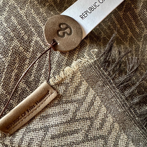 Fritz Hanzen Merino Wool Throw - 60th Anniversary edition - Picture 4 of 9